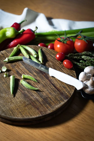 Solingen Ava Beyaz Bıçak – Tırtıklı, 18,5 cm, Paslanmaz Alman Çeliği, Ergonomik Sap (Tekli) - Resim 2