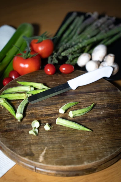 Solingen Ava Beyaz Bıçak – Tırtıklı, 18,5 cm, Paslanmaz Alman Çeliği, Ergonomik Sap (Tekli) ürün görseli