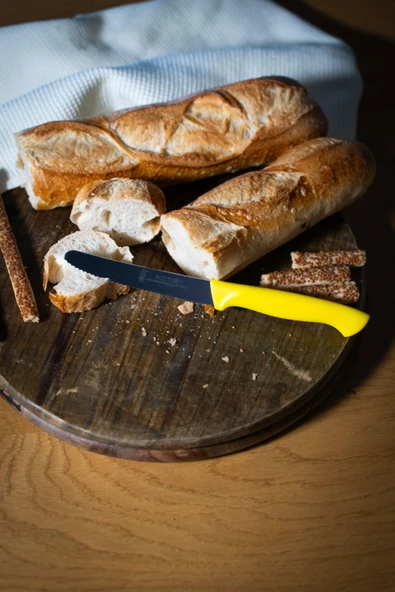 Solingen Sarı Sebze Bıçağı – Tırtıklı, 22 cm, Paslanmaz Alman Çeliği, Ergonomik Sap (Tekli) ürün görseli