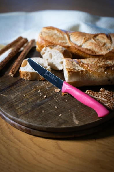 Solingen Pembe Sebze Bıçağı – Tırtıklı, 22 cm, Paslanmaz Alman Çeliği, Ergonomik Sap (Tekli) ürün görseli