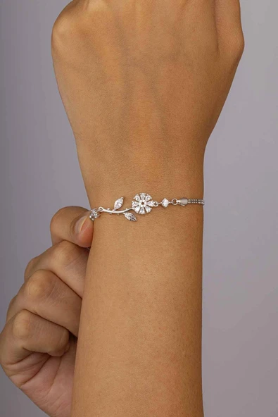 Gümüş Pazarım Beyaz Taşlı Papatya Figürlü Gümüş Kadın Bileklik ürün görseli 1