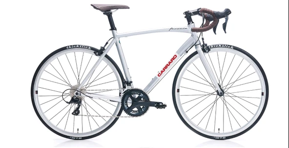 Carraro Freccia 28 Jant Yarış Bisikleti Sora (Gümüş-Beyaz-Kırmızı-Siyah)
