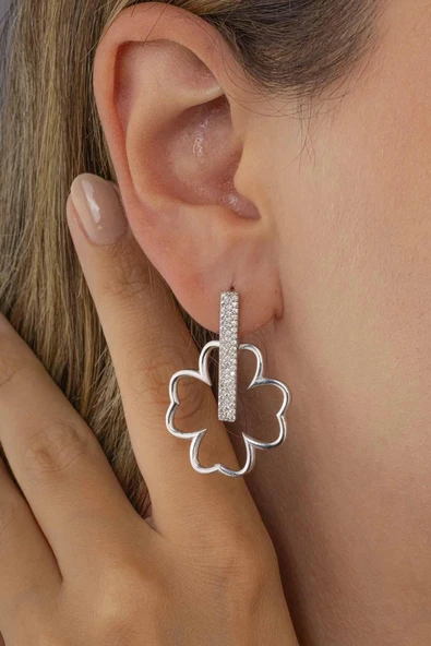 Gümüş Pazarım 4 Yapraklı Yonca Motifli 925 Ayar Gümüş J Kadın Küpe