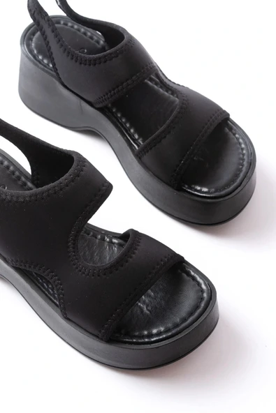 24414-573 Siyah Dalgıç Günlük Dolgu Topuk Kadın Sandalet - Resim 4