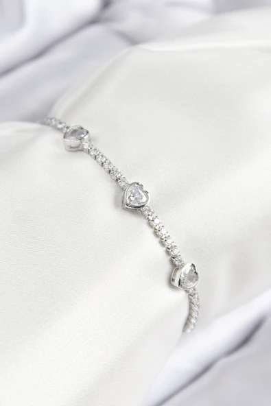 Pirinç Zirkon Taşlı Sıralı Kalp Model Gümüş Renk Asansörlü Kadın Bileklik - TJ-BB7728 ürün görseli