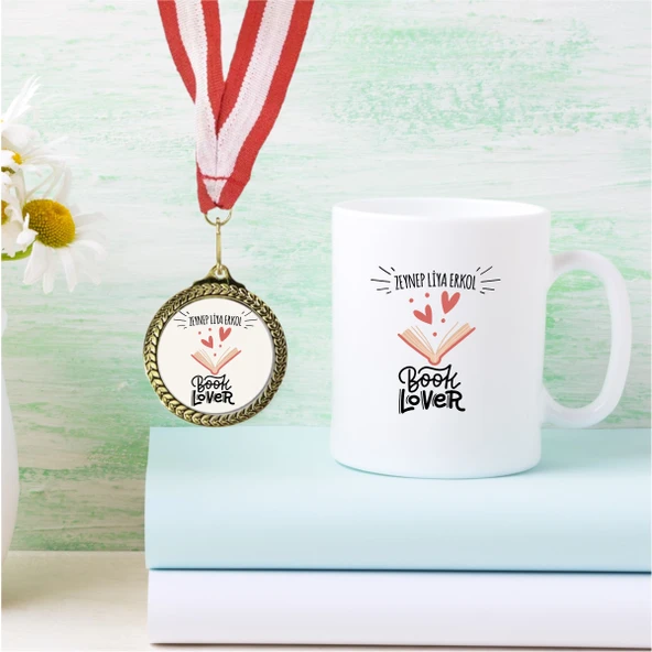 Kişiye Özel Book Lover Temalı Beyaz Kupa Bardak ve Madalya - MK05