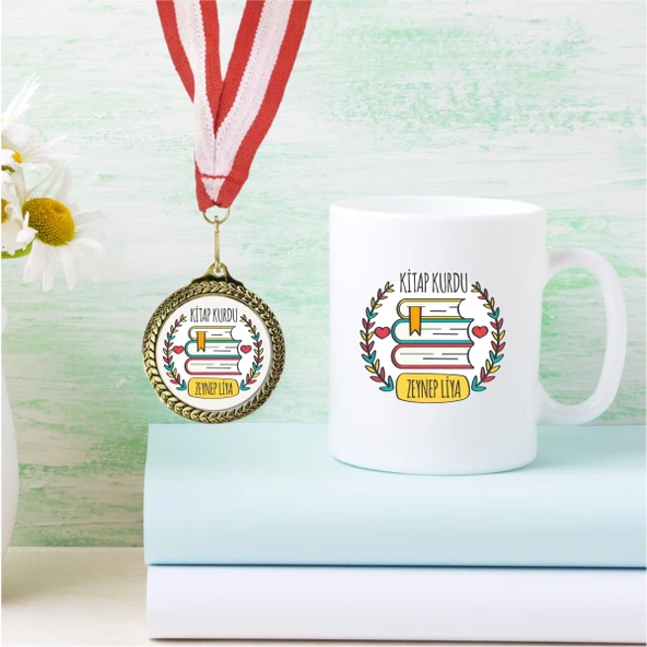 Kişiye Özel İsim Yazılı Kitap Temalı Beyaz Kupa Bardak ve Madalya - MK03 ürün görseli