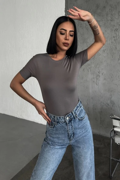 Rahat Ve Şık Kısa Kollu Bisiklet Yaka Likralı Viskon Penye Body Füme ürün görseli 1