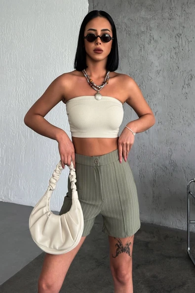 Zarif Ve Şıklığı Bir Arada Sunan Yüksek Bel Krep Esnek Çimalı Çizgili Şort Haki - Resim 2