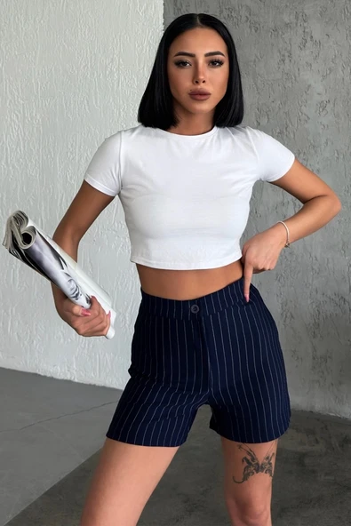Zarif Ve Şıklığı Bir Arada Sunan Yüksek Bel Krep Esnek Çimalı Çizgili Şort Lacivert - Resim 5