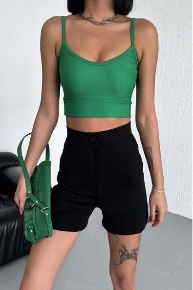 Tarz Ve Rahatlığı Bir Arada Sunan Yüksek Bel Esnek Likralı Krep Şort Siyah - Resim 5