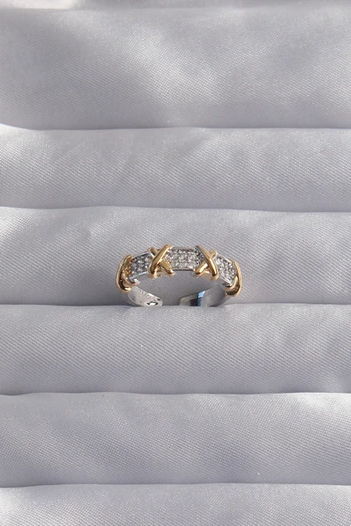 Pirinç Ayarlamalı Gümüş Renk Zirkon Taşlı XOXO Model Yüzük - TJ-BYK3284 - 1