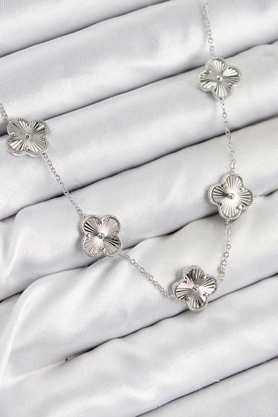 Pirinç VIP Yonca Model Gümüş Renk Kadın Kolye - TJ-BKO10483 ürün görseli