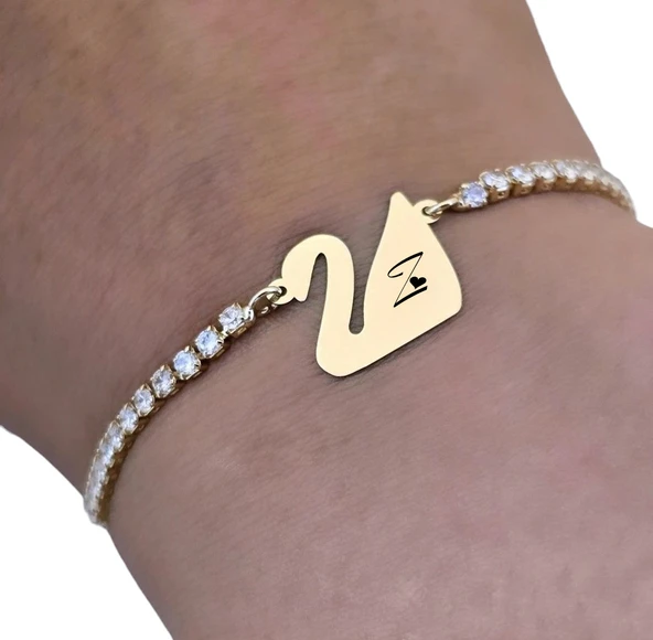 14 Ayar Altın Plakalı Harfe Özel Altın Renkli Zincirli Beyaz Taş Desenli Kuğu Kuşu Motifli Hediye Bileklik-601 - Resim 3