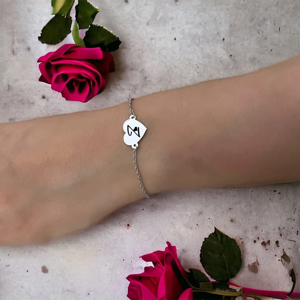 925 Ayar Gümüş Plakalı Harfe Özel Zincirli Kalp Figürlü Hediye Bileklik-585 ürün görseli