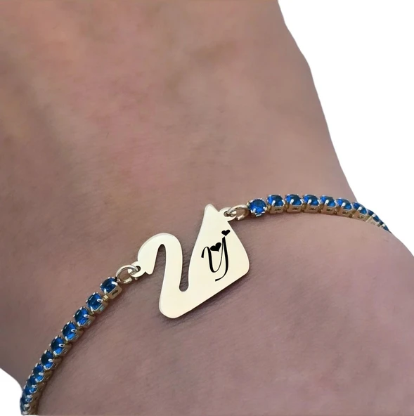 14 Ayar Altın Plakalı Harfe Özel Altın Renkli Zincirli Mavi Taş Desenli Kuğu Kuşu Figürlü Hediye Bileklik-600 - Resim 3