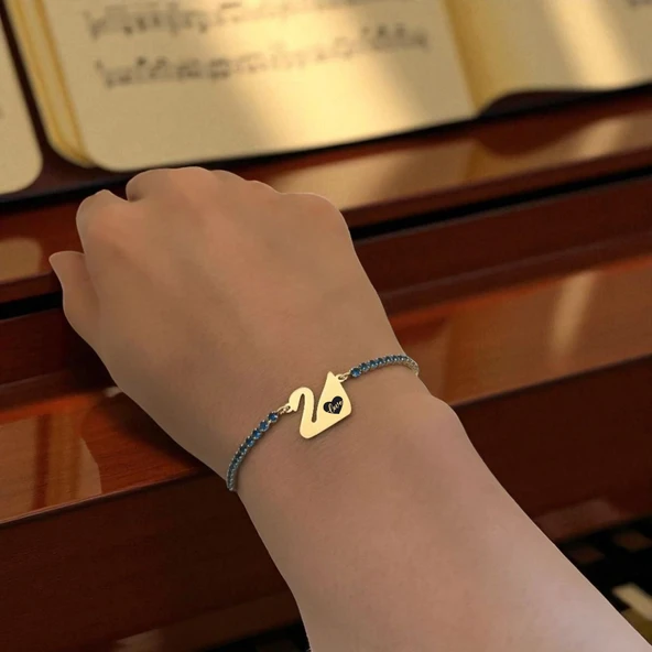 14 Ayar Altın Plakalı Sembole Özel Kuğu Kuşu Figürlü Altın Renkli Zincirli Mavi Taş Desenli Hediye Bileklik-600 - Resim 2