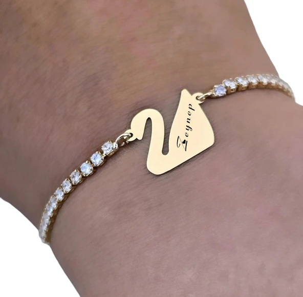 14 Ayar Altın Plakalı İsme Özel Kuğu Kuşu Motifli Altın Renkli Zincirli Beyaz Taş Desenli Hediye Bileklik-601 - Resim 3