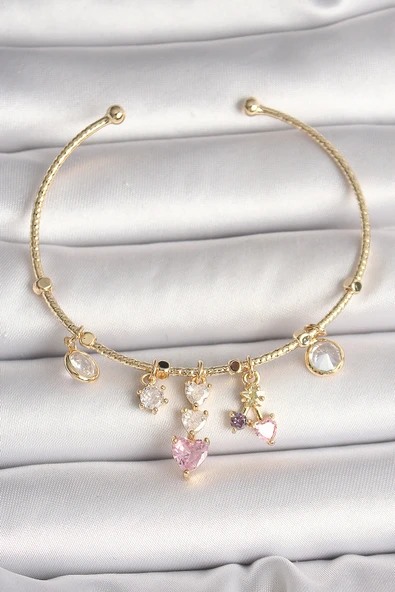 Pirinç Gold Renk Sallantı Zirkon Taşlı Kalp Figür Pembe Kalp Detay Charm Kadın Bileklik - TJ-BB6897 ürün görseli