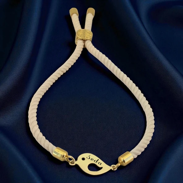 14 Ayar Altın Plakalı İsme Özel Sevgi Kuşu Motifli Beyaz Örgü İpli Hediye Bileklik-611 ürün görseli