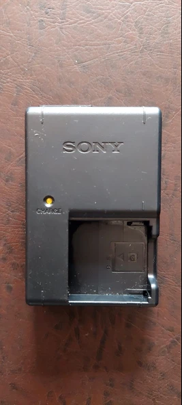 Sony Fg1 Şarj Cihazı Np-bg1 Bc-csgb 2.EL KULLANILMIŞ ürün görseli 1