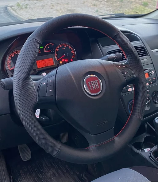 DİKİŞLİ DİREKSİYON KILIFI SİYAH DERİ NOKTALI DERİ KIRMIZI DİKİŞLİ F.IAT LİNEA İÇİN ürün görseli