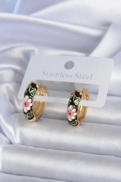 Pirinç Gold Renk Siyah Çiçek İşleme Kadın Küpe ürün görseli 1