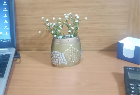 2 ADET VAZO DAHİL,VAZODA ÇİÇEK,BEYAZ YAPAY ÇİÇEK,VAZO DEKORATİF ALTIN MOZAİK POLİRESİN 10X15X5CM - 3