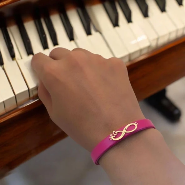 14 Ayar Altın Plakalı İsme Özel Sonsuzluk ve Kelebek Figürlü Doğal Pembe Derili Hediye Bileklik-617 - Resim 2