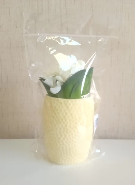 2 ADET VAZO DAHİL,VAZODA ÇİÇEK,BEYAZ YAPAY ÇİÇEK,VAZO SARI PETEK DESENLİ POLİRESİN 8x8x15cm - 3