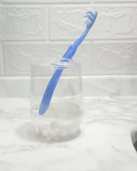 2 ADET DİŞ FIRÇALIK BEYAZ İNCİLİ AKRİLİK 8X8X11CM BANYO SETİ - Resim 2