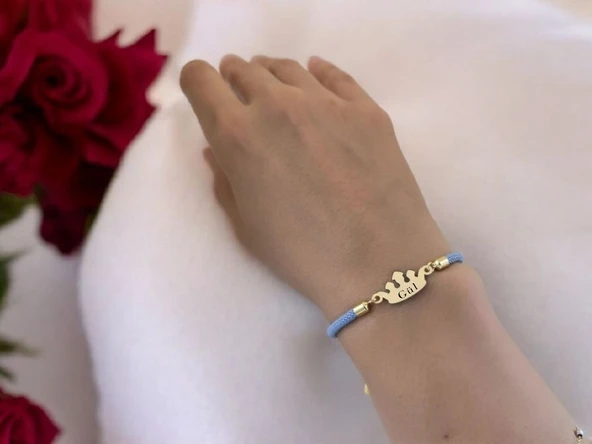 14 Ayar Altın Plakalı İsme Özel Taç Motifli Mavi İpek Örgülü Hediye Bileklik-620 - Resim 2