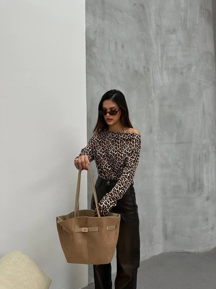 Kadın Leopar Desenli Düşük Omuzlu Bluz - Resim 4