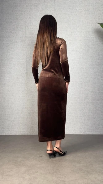 Kadınbalıkçı Yaka Büzgü Ve Taş Işleme Detay Maxi Boy Kadife Elbise - Resim 3