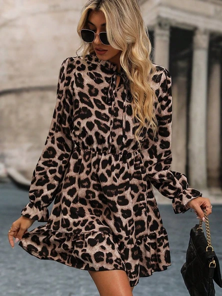 Kadın Uzun Kollu Yakadan Bağcıklı Modal Leopar Desenli Mini Elbise - Resim 3
