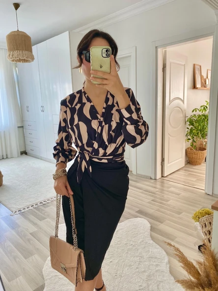 Kadın Uzun Kollu Kruvaze Yaka Dijital Baskılı Fiyonk Detay Atlas Kumaş Elbise - Resim 11