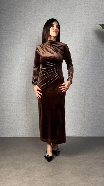 Kadınbalıkçı Yaka Büzgü Ve Taş Işleme Detay Maxi Boy Kadife Elbise - Resim 5