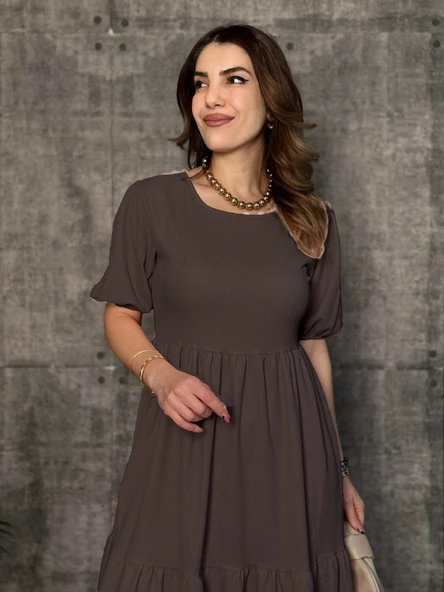 Kadın Kısa Kollu Yakası Açık Katlı Bürümcük Balon Elbise - Resim 3