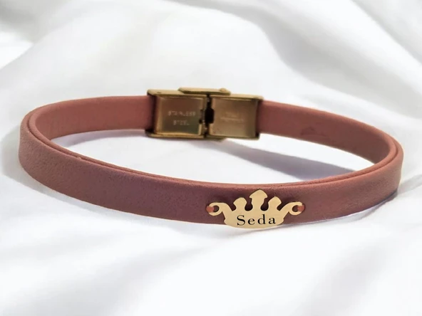 14 Ayar Altın Plakalı İsme Özel Taç Motifli Doğal Koyu Pembe Derili Hediye Bileklik-624 ürün görseli