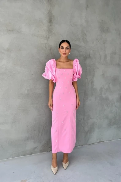 Pembe İşlemeli Kolu Garnili Elbise ürün görseli