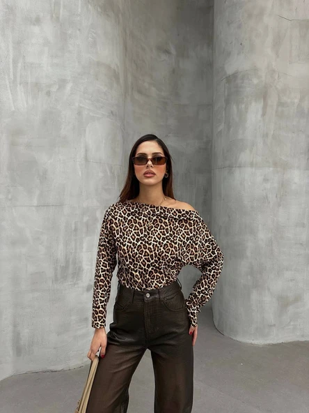 Kadın Leopar Desenli Düşük Omuzlu Bluz - Resim 5