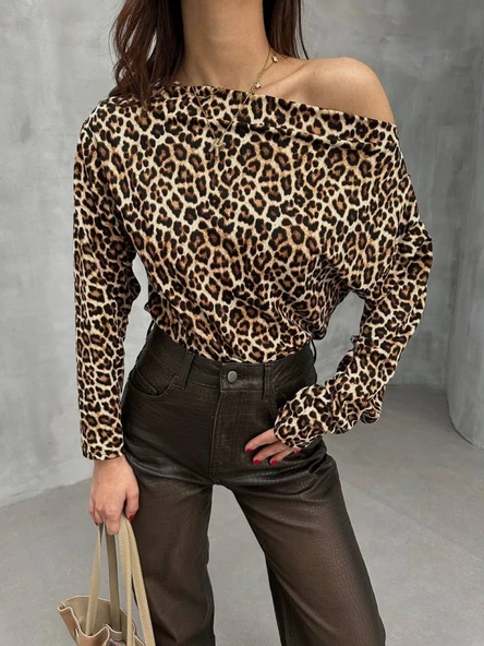 Kadın Leopar Desenli Düşük Omuzlu Bluz ürün görseli