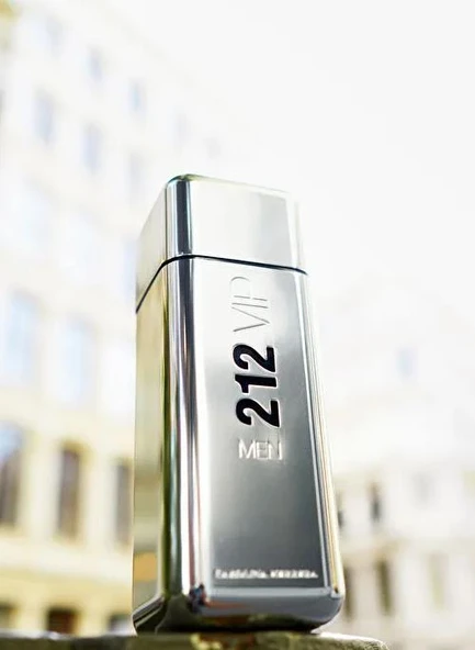 Carolina Herrera 212 Vip Edt 100 Ml Erkek Parfüm - 3