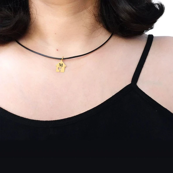 14 Ayar Altın Plakalı Harfe Özel Siyah Bağlıklı Ev Motifli Hediyelik Kolye-631 - Resim 2