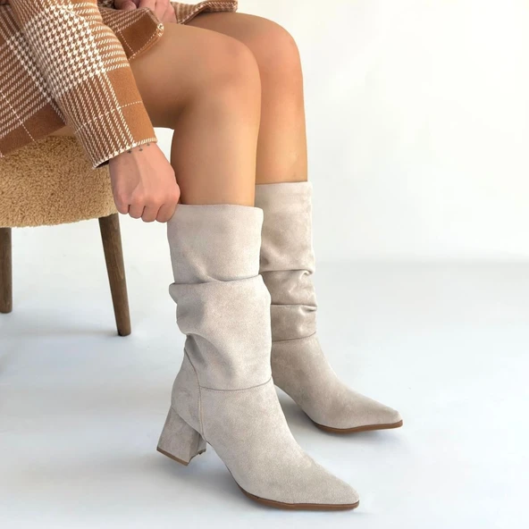 Titen Bej Süet Körüklü Topuklu Çizme - Resim 4