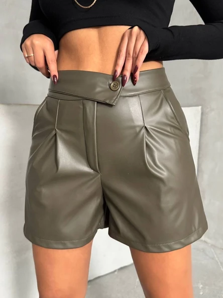 İki düğmeli pileli şort ürün görseli