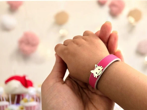 14 Ayar Altın Plakalı İsme Özel Kedi Figürlü Doğal Pembe Derili Hediye Bileklik-634 - Resim 2