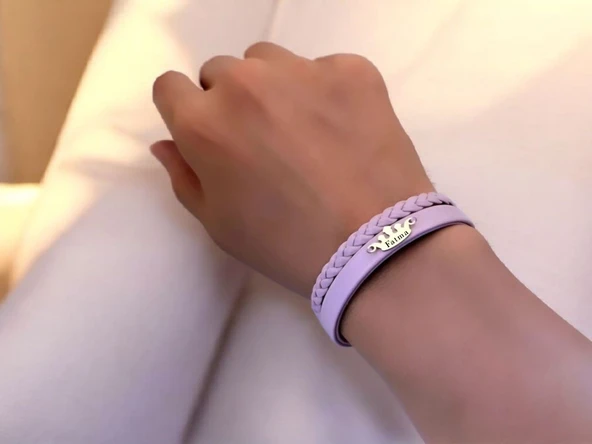 14 Ayar Altın Plakalı İsme Özel Taç Motifli Açık Mor Derili Hediye Bileklik-637 - Resim 2