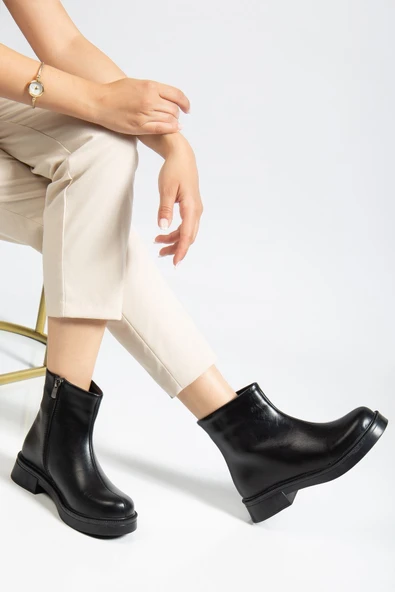 02-3033 Siyah Kırışık Rugan Fermuarlı Günlük Kadın Bot - 2