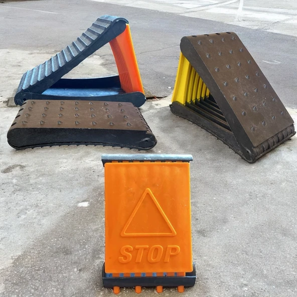 2 li Araç Teker Takozu  Plastik Çivili Kaymaz Dayanıklı Set - Resim 3